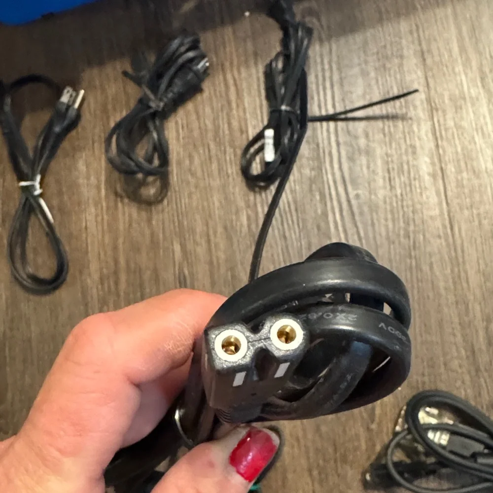 Black 2-Prong Electronic Power Cable (C)
